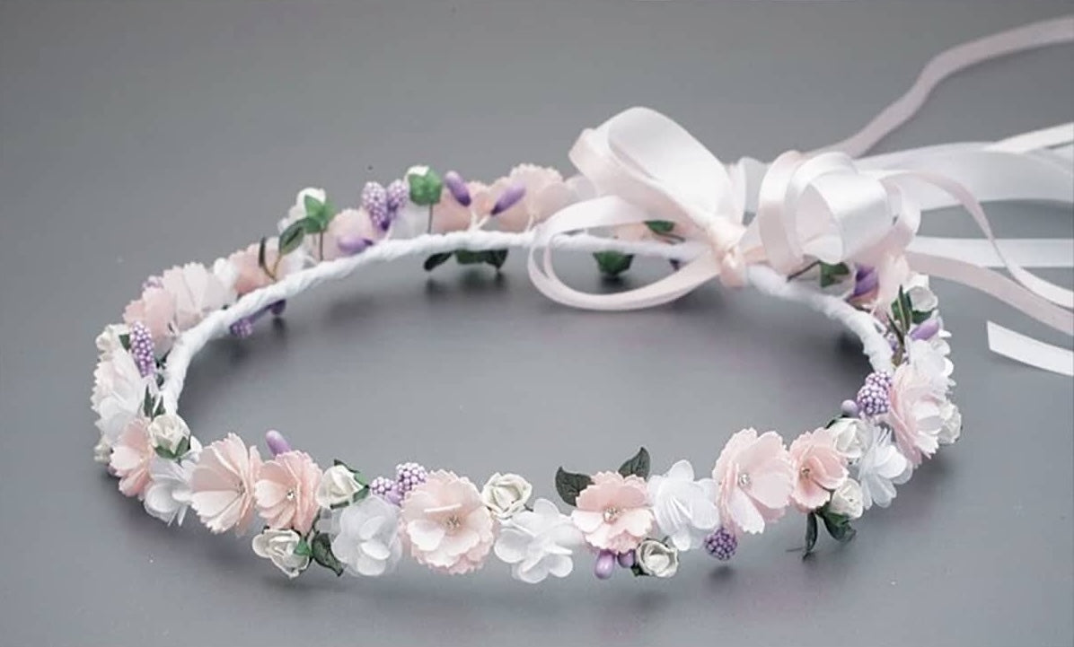 Kommunionkranz verziert mit bunten Blumen