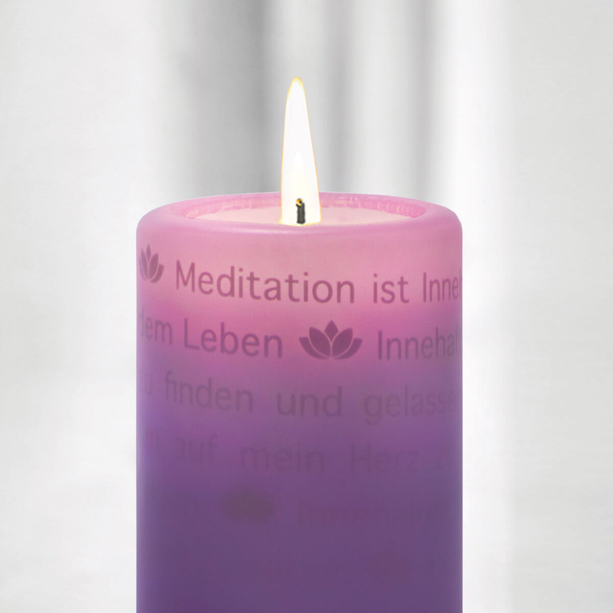 Die leuchtende Wortlicht Kerze zum Thema "Meditation"