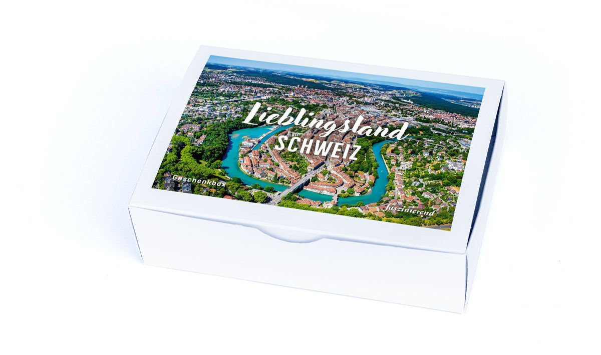 Die Geschenkbox "Lieblingsland Schweiz" mit einer Flugaufnahme von Bern